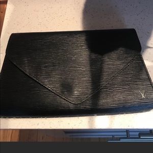 ❤️💯Authentic Louis Vuitton Epi Clutch❤️